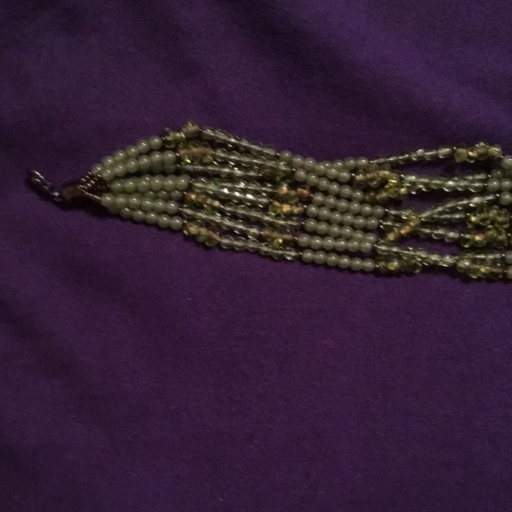 EUC Beautiful green beaded Necklace - Picture 3 of 5